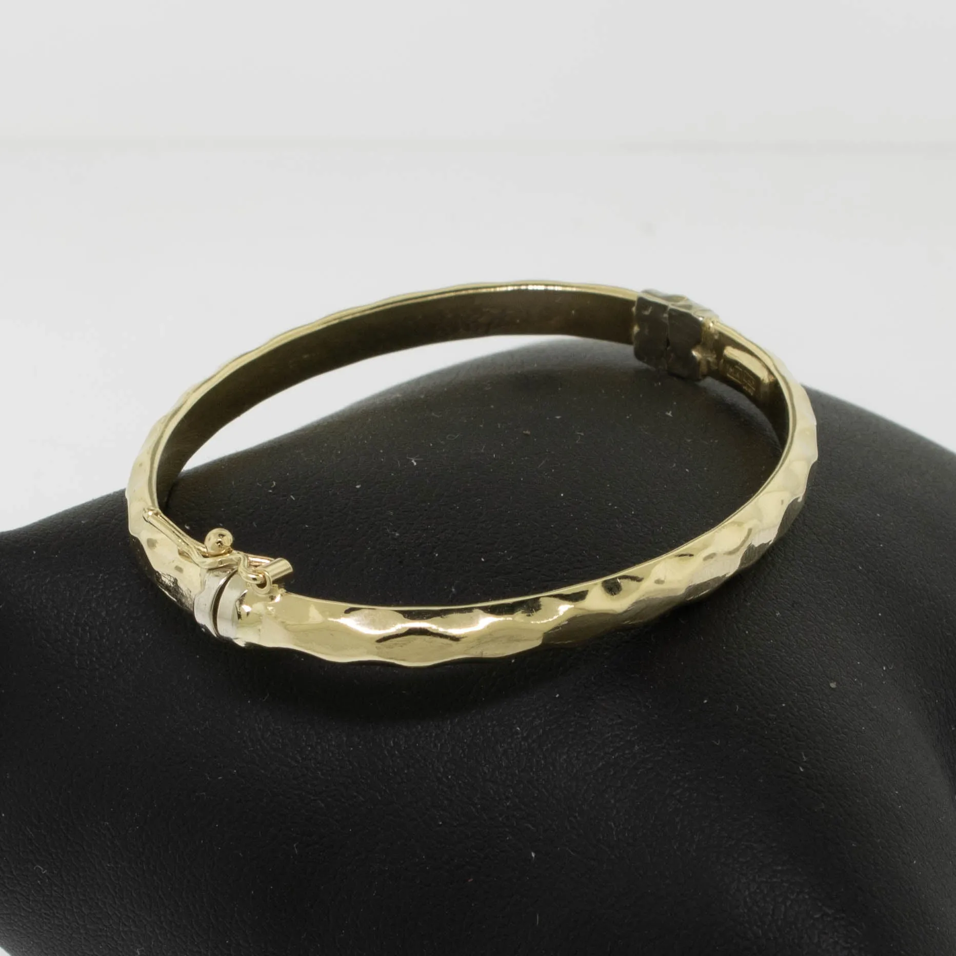 14K Yellow Gold Baby Bracelet Spring Hinge Safety Bar Faceted Look Preowned