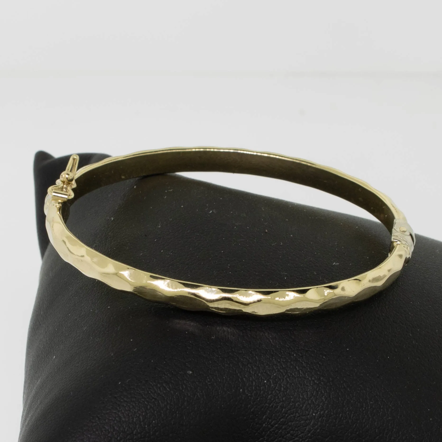 14K Yellow Gold Baby Bracelet Spring Hinge Safety Bar Faceted Look Preowned