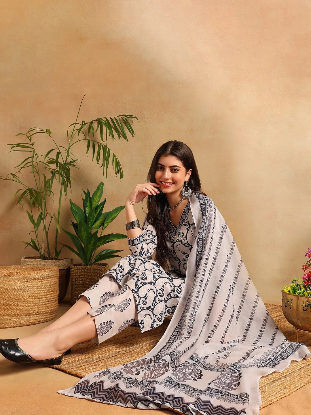 Women Navy Blue Rayon Blend Paisley Printed Straight Kurta Trousers With Dupatta