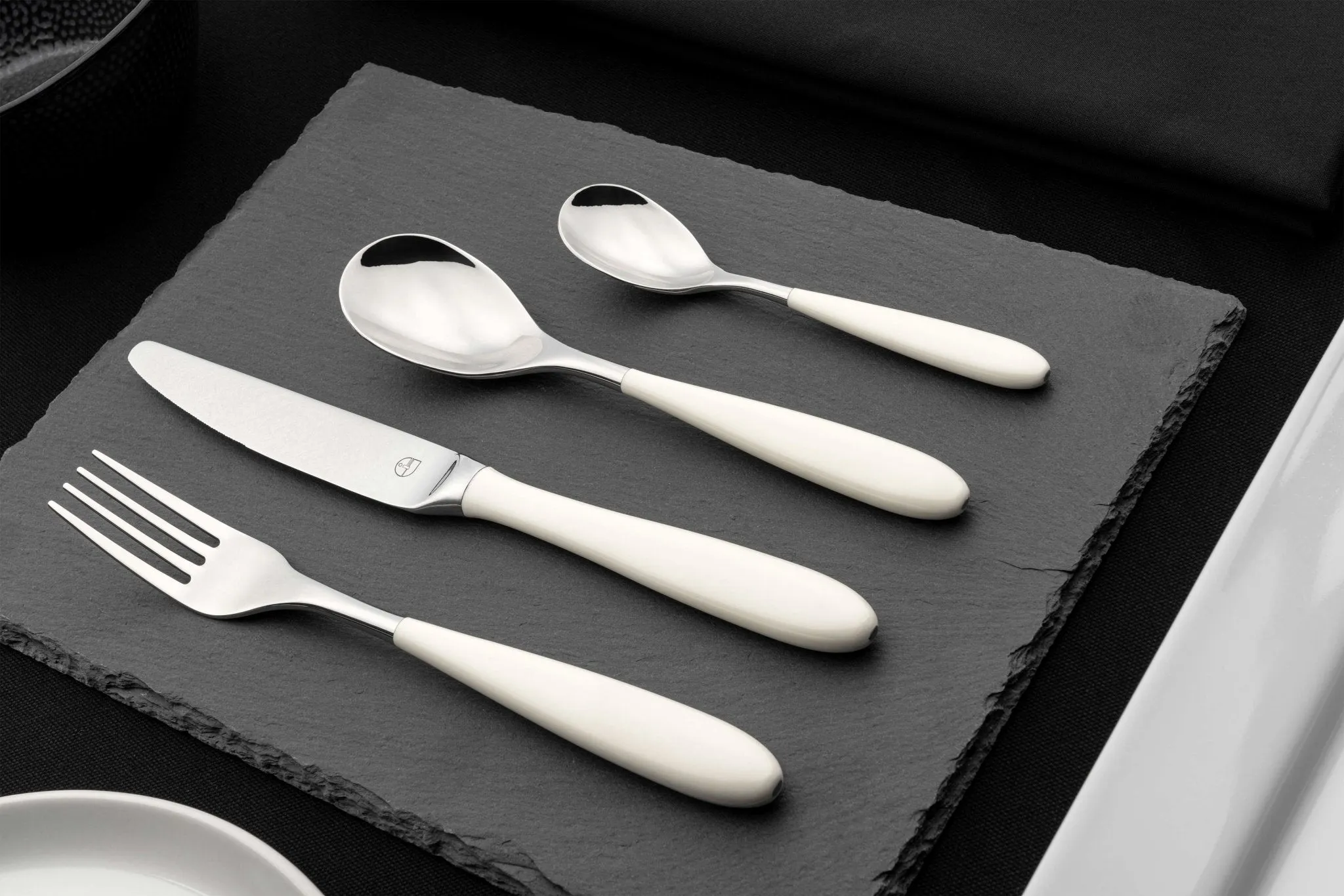 Yin & Yang White Set of 2 Dessert Knives