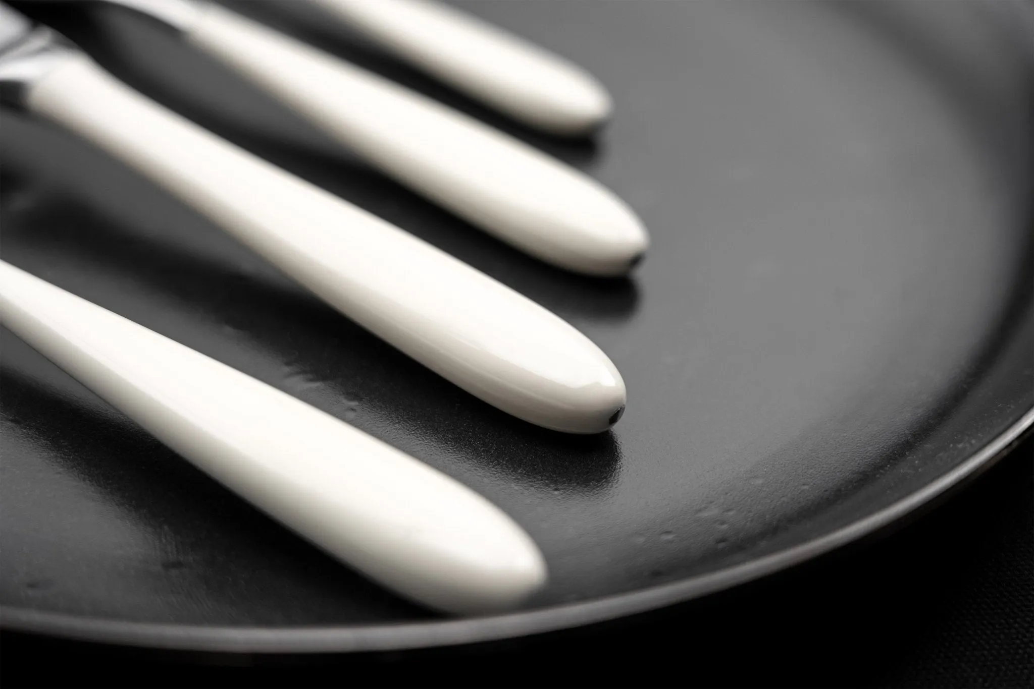 Yin & Yang White Set of 2 Dessert Knives